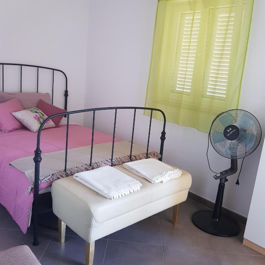 Apartmani Afrodita Sutivan Exterior photo